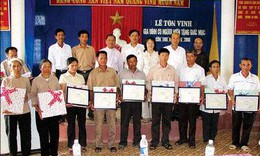 Gh&#233;p gi&#225;c mạc v&#224; ng&#226;n h&#224;ng mắt: Nguồn s&#225;ng nh&#226;n văn